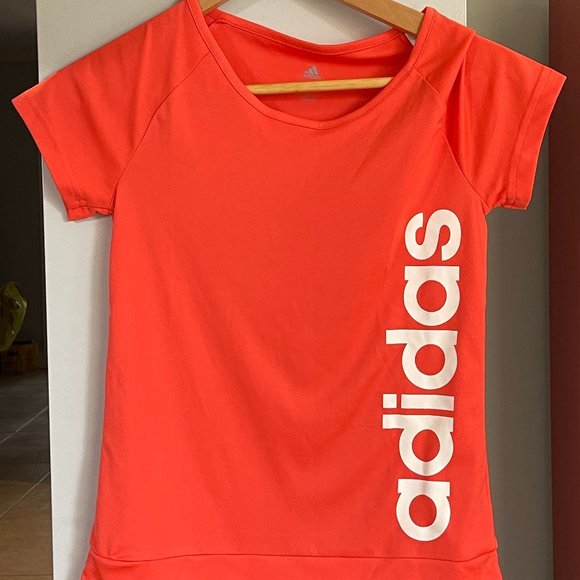 athletic top - Picture 1 of 2